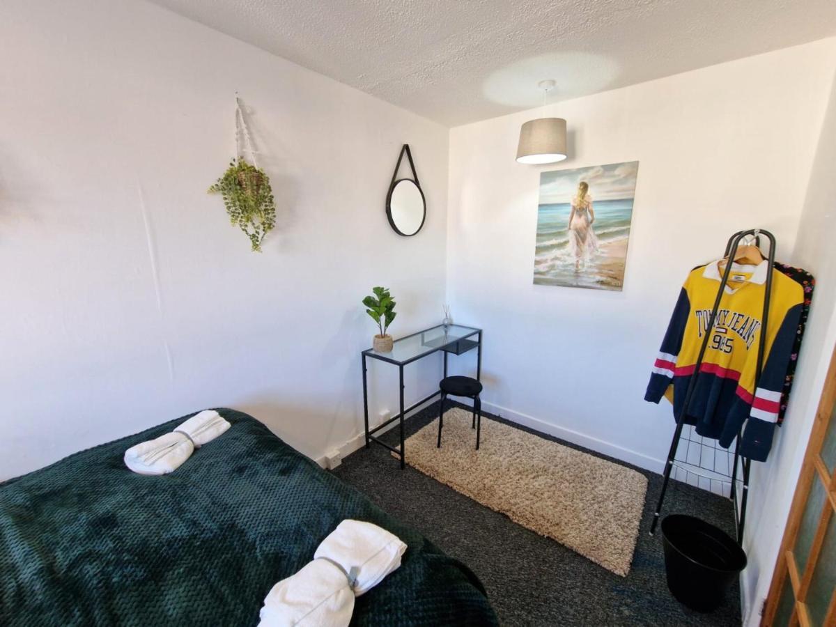 Spacious & Comfy Home- Very Close To Nec Birmingham ,Hs2 & Airport- Perfect For Contractors & Groups- Free Parking & Fast Wifi Marston Green Екстериор снимка