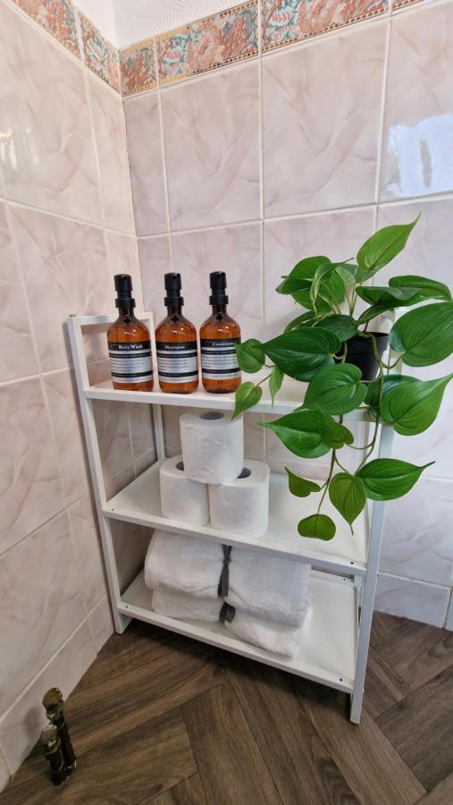 Spacious & Comfy Home- Very Close To Nec Birmingham ,Hs2 & Airport- Perfect For Contractors & Groups- Free Parking & Fast Wifi Marston Green Екстериор снимка