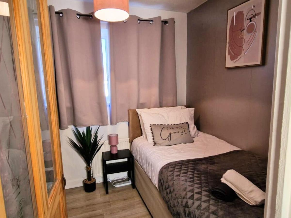 Spacious & Comfy Home- Very Close To Nec Birmingham ,Hs2 & Airport- Perfect For Contractors & Groups- Free Parking & Fast Wifi Marston Green Екстериор снимка