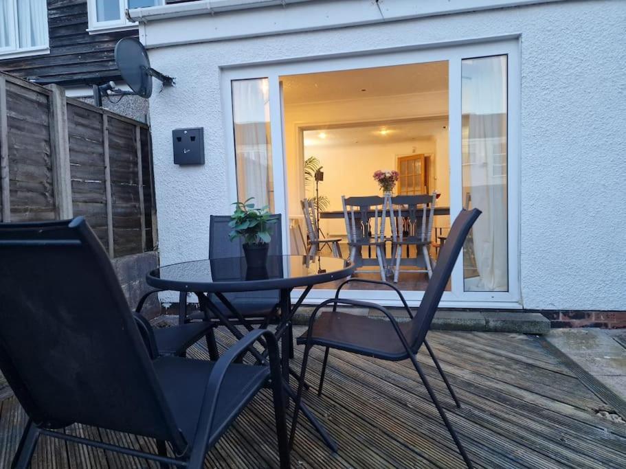 Spacious & Comfy Home- Very Close To Nec Birmingham ,Hs2 & Airport- Perfect For Contractors & Groups- Free Parking & Fast Wifi Marston Green Екстериор снимка