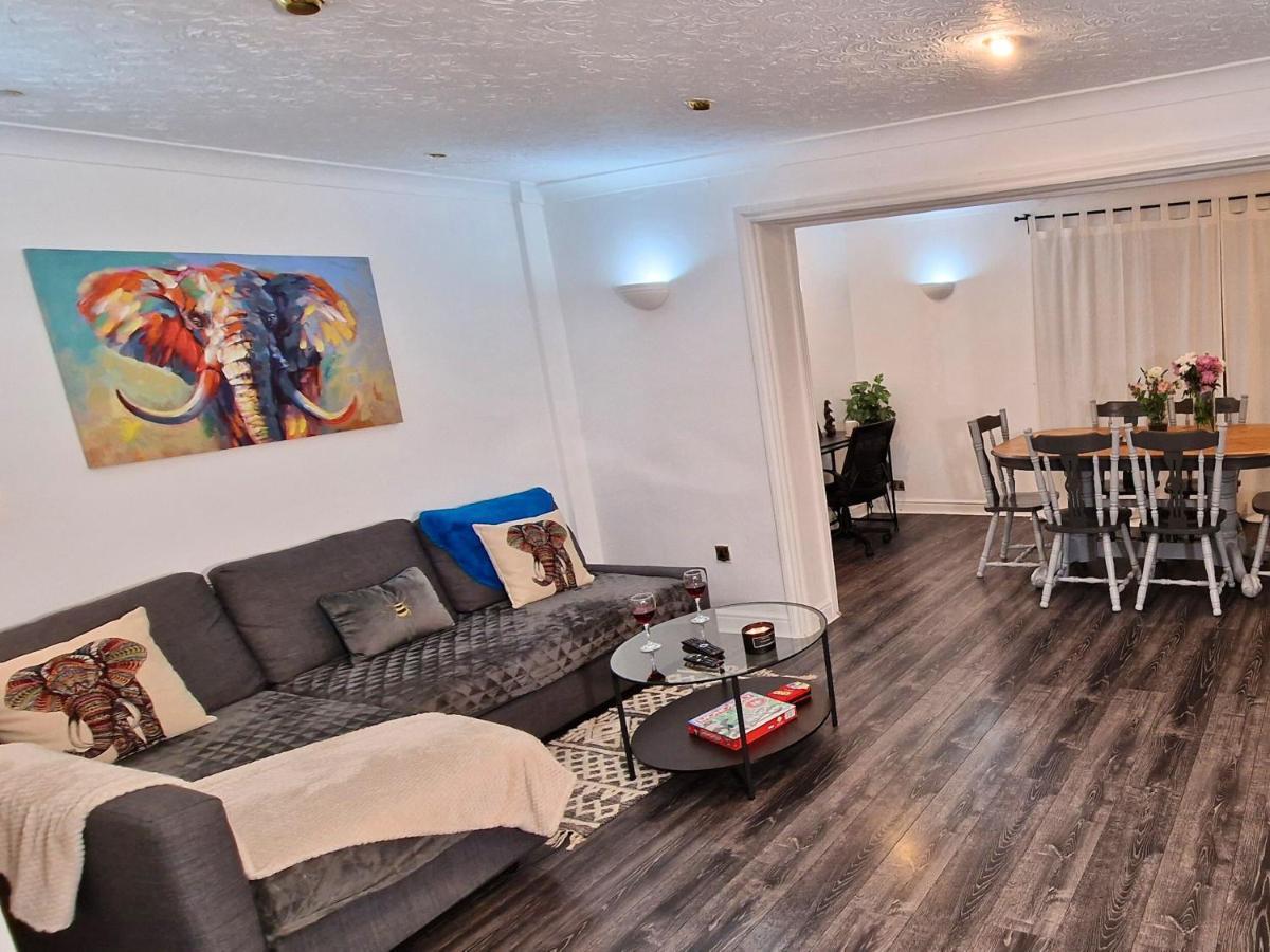 Spacious & Comfy Home- Very Close To Nec Birmingham ,Hs2 & Airport- Perfect For Contractors & Groups- Free Parking & Fast Wifi Marston Green Екстериор снимка